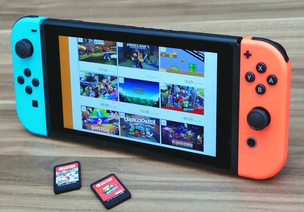   OLED- Nintendo Switch       3 600 