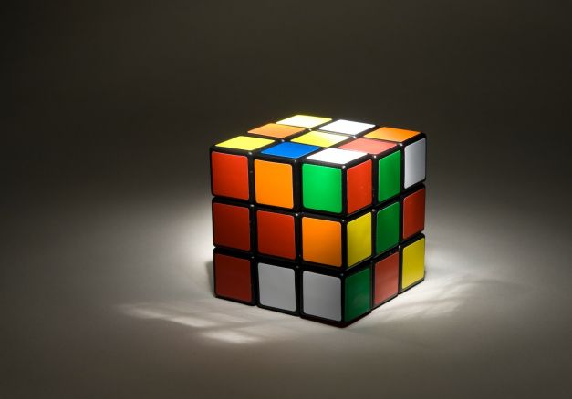MindCub3r. Робот собирает “Кубик Рубика”