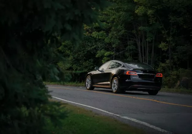 Суд оправдал Tesla в аварии с летальным исходом Фатальный инцидент произошел в 2019 году