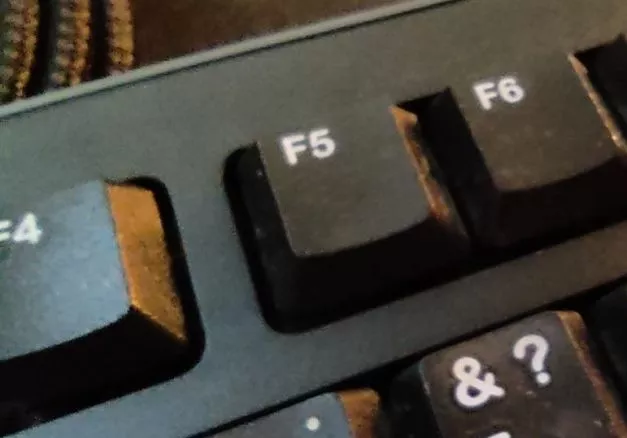 Что будет, если нажать F5 на 30 секунд Что означает F5 на клавиатуре и для чего нужна эта клавиша
