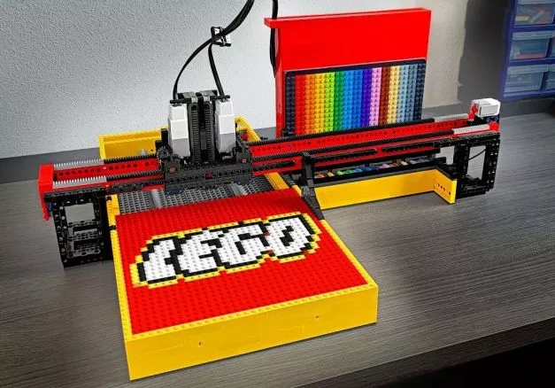 Житель Голландии сделал Пиксельбота 3000 Это «робопринтер», полностью сделанный из Lego