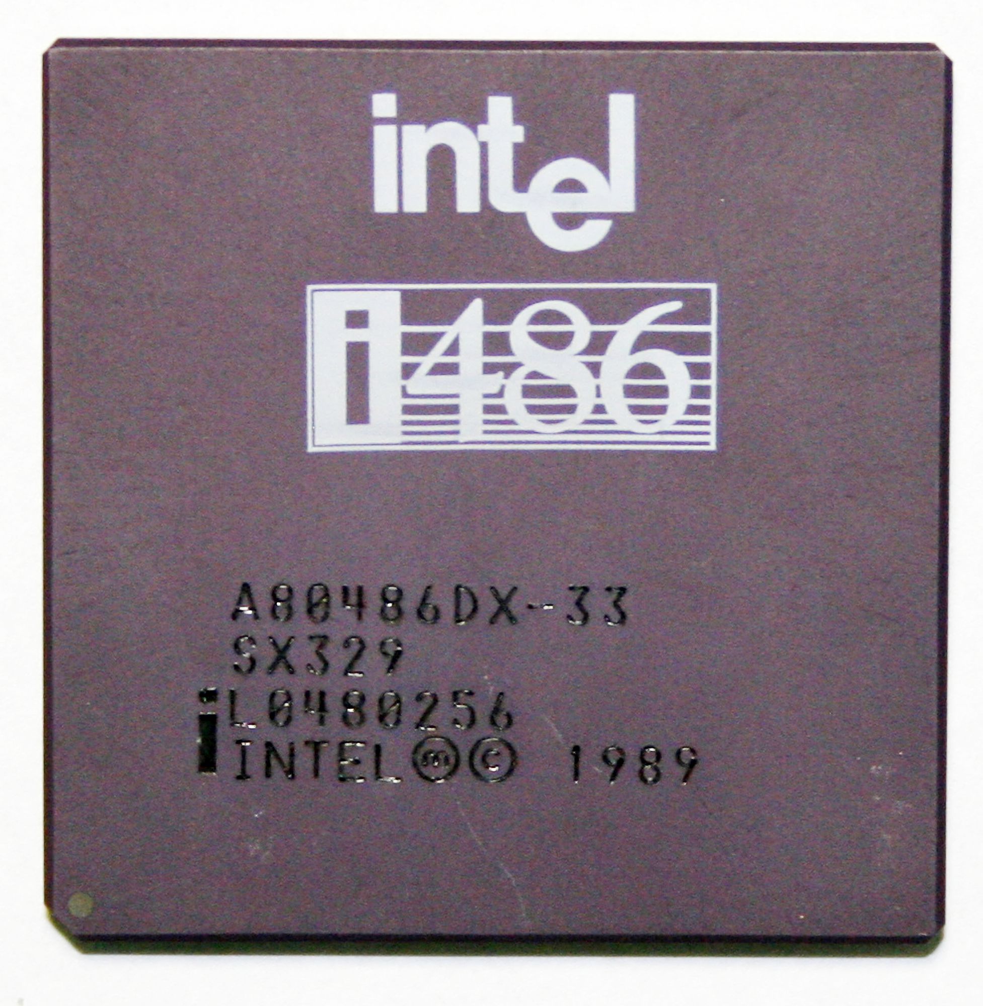 Процессор Intel 486DX с тактовой частотой 33 мегагерца<br>