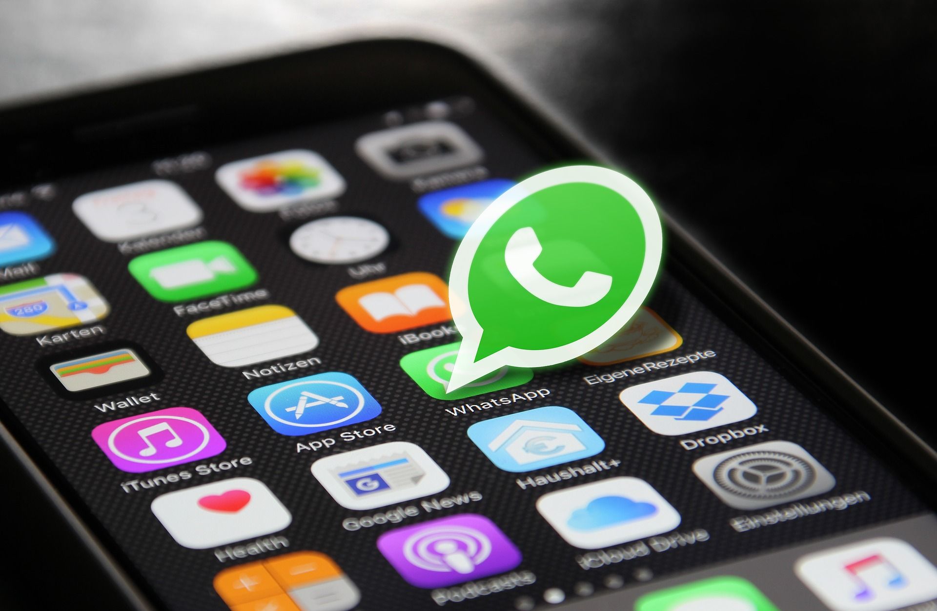 На политику <i>WhatsApp </i>пожаловались в Еврокомиссию