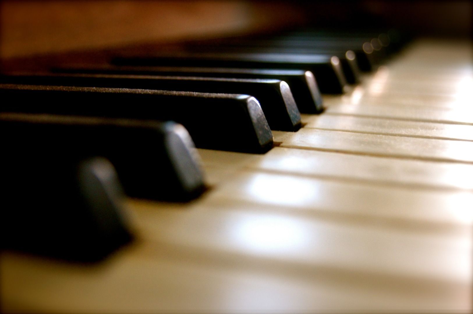 В США научили робота играть на пианино