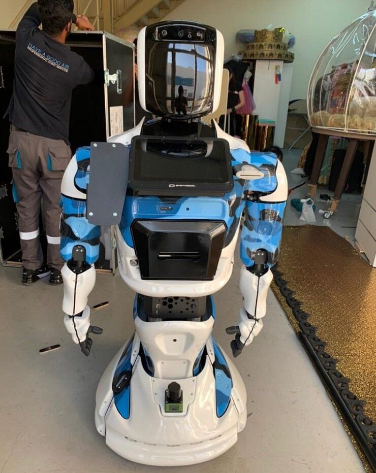 Российский робот-полицейский уже год работает в Абу-Даби