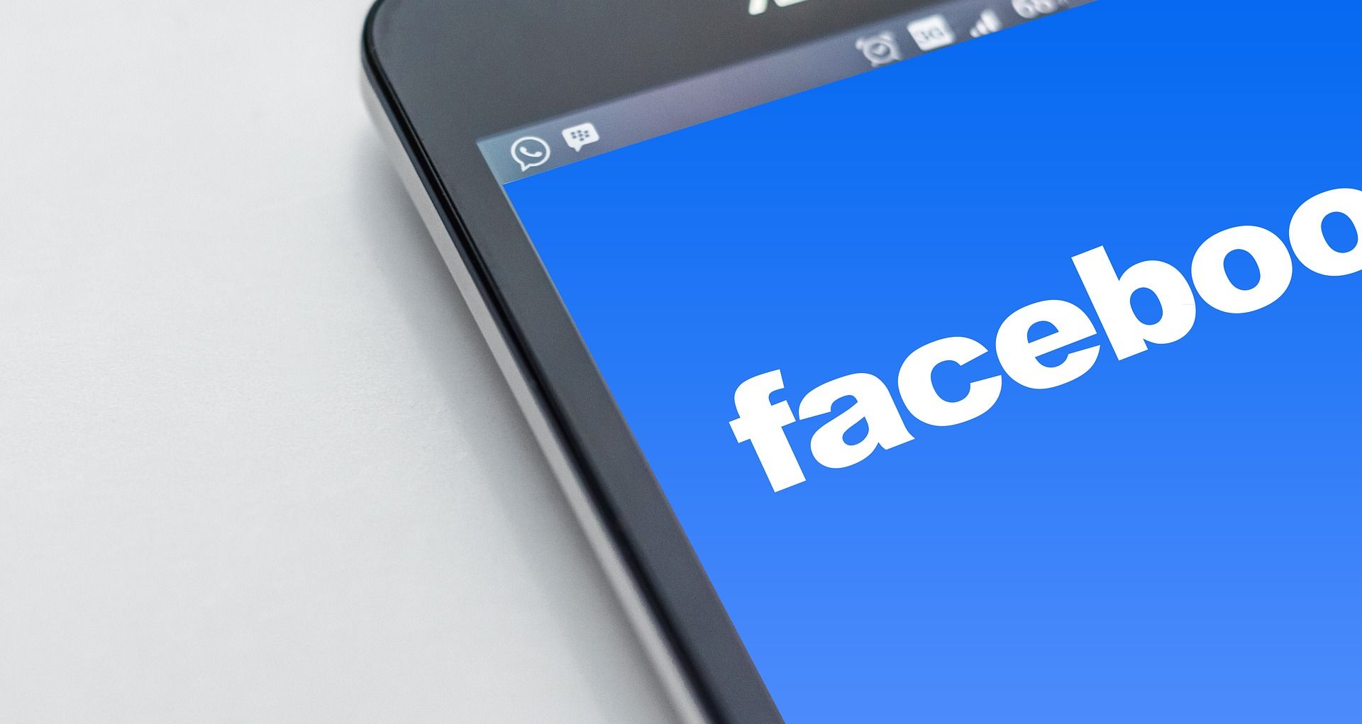 <i>Facebook </i>будет банить за отказ от антифейка