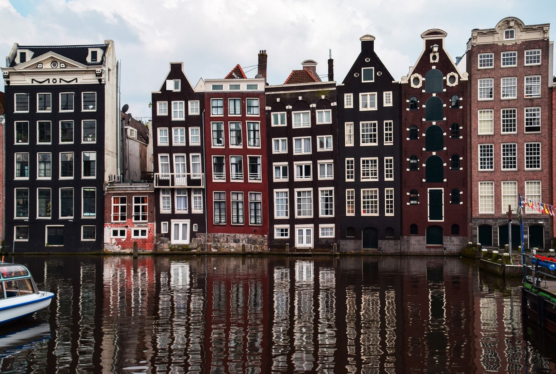 Амстердам запустит беспилотные электрические лодки
