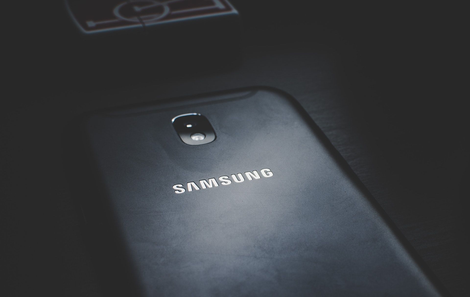 <i>Samsung </i>обжаловал судебный запрет на продажу смартфонов в России