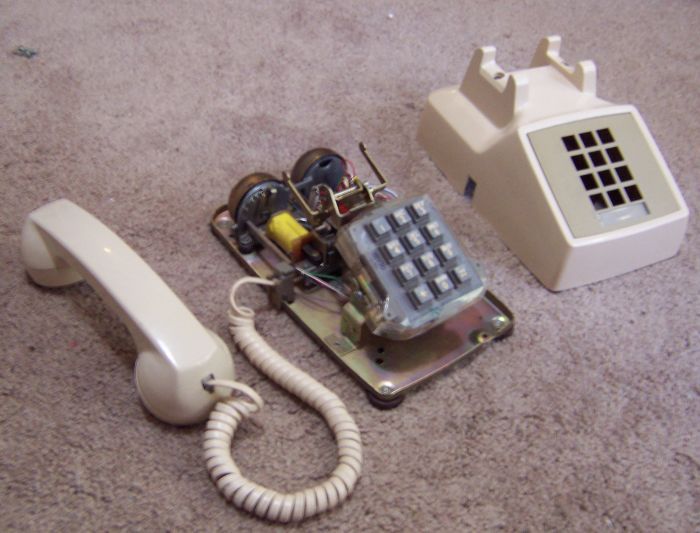 18 ноября 1963 года <i>Bell </i>выпустила первый в мире кнопочный телефон 