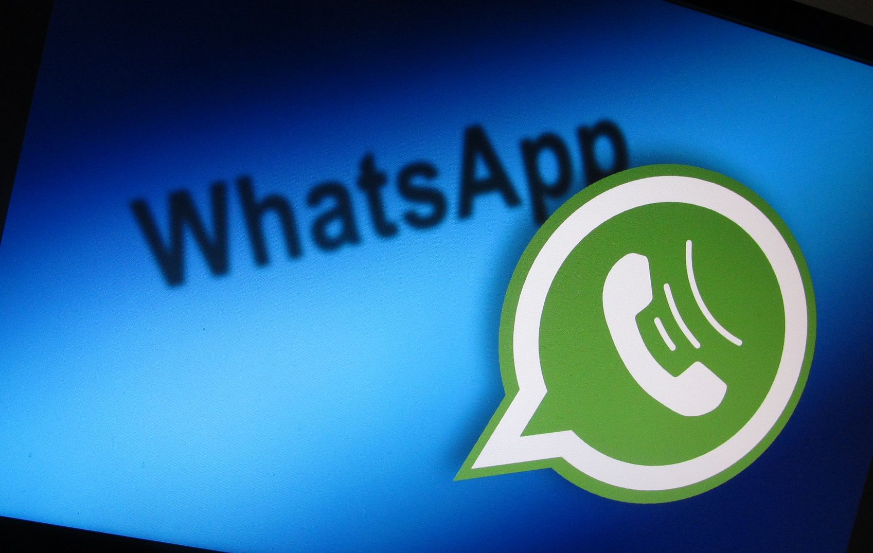 <i>WhatsApp </i>добавил функцию прослушивания голосовых сообщений