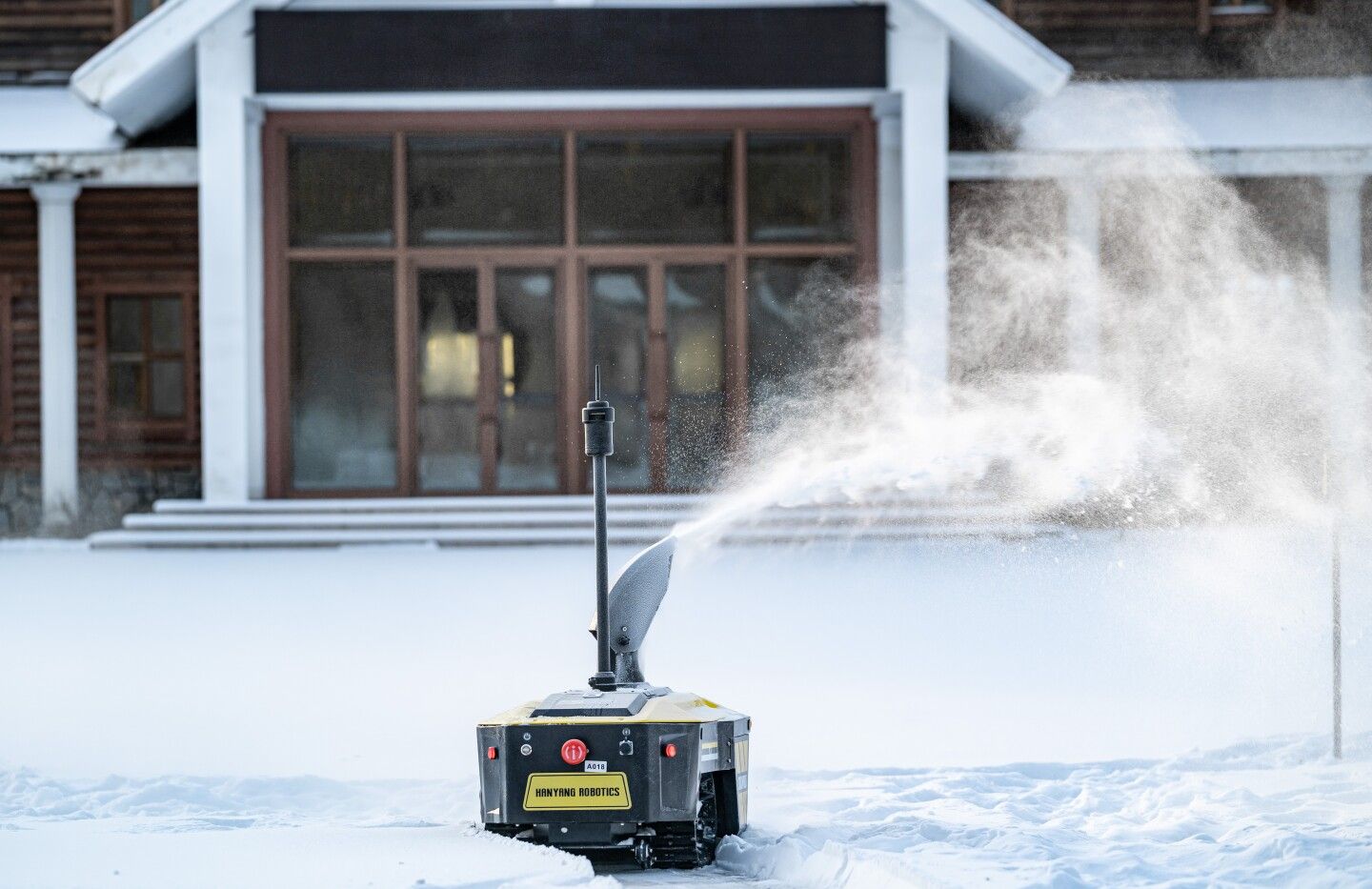 Снег почистит робот