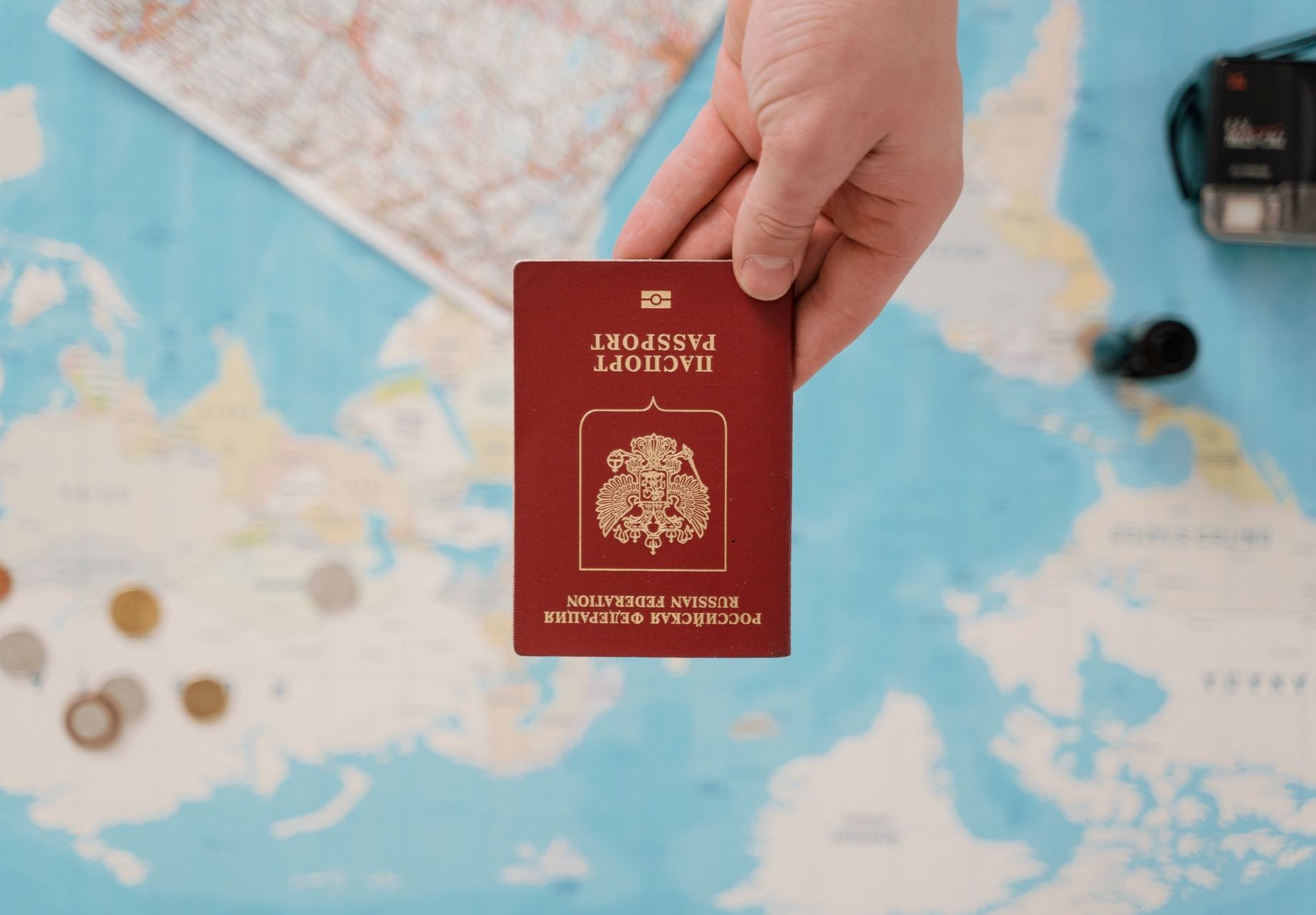Бумажный российский паспорт аннулируется при выдаче электронного
