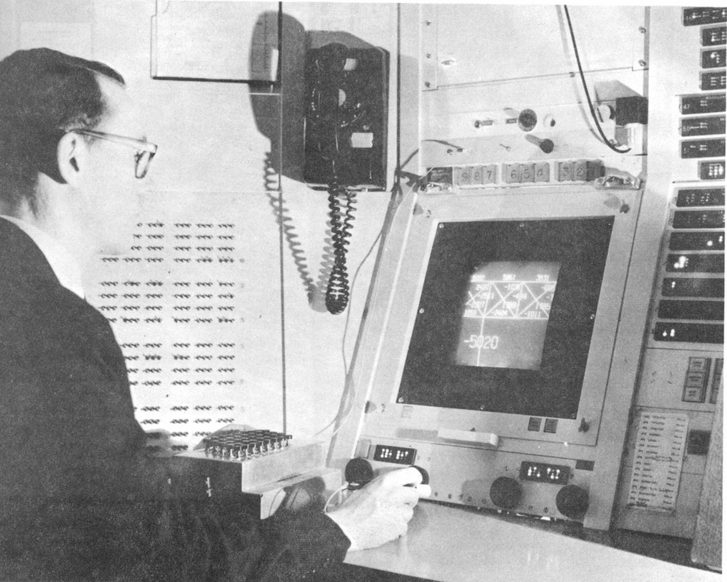 7 января 1963 года Айвен Сазерленд анонсировал <i>Sketchpad</i>
