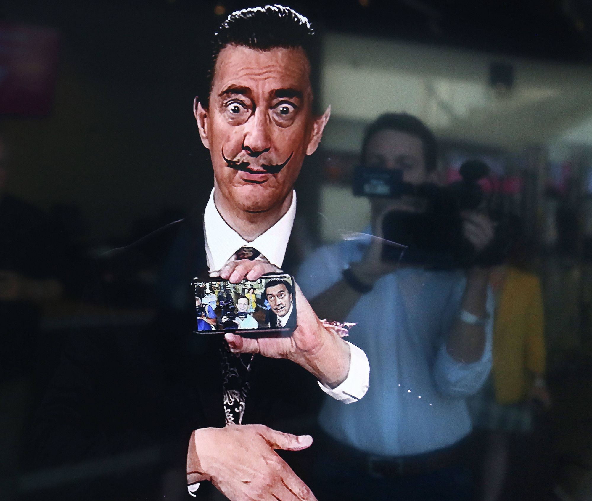 На выставке, посвященной 115-летию Сальвадора Дали, большим успехом пользовалась виртуальная копия великого художника