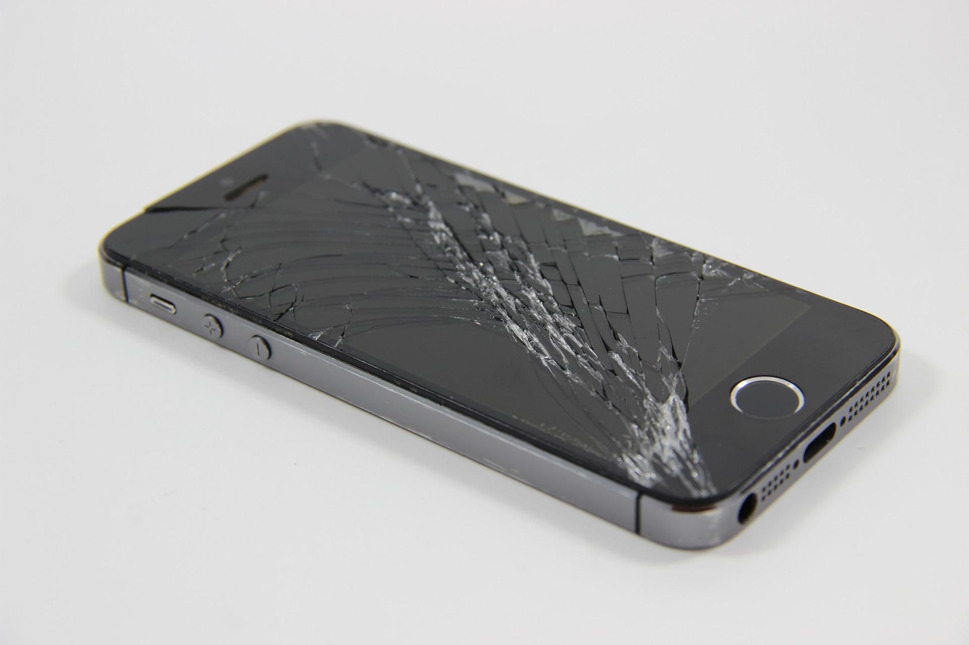 Стоимость ремонта <i>iPhone </i>в России выросла более чем на 50%