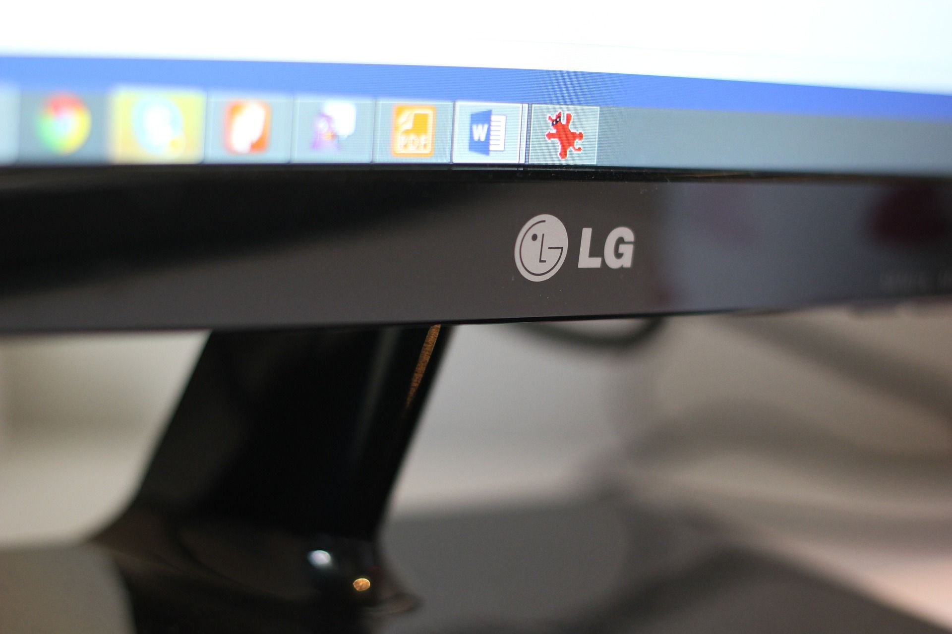 <i>LG </i>выпустила линейку ноутбуков с дополнительным экраном