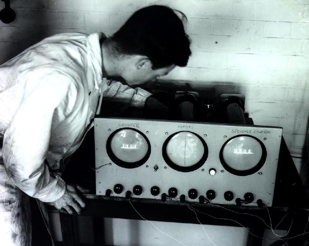 <i>6 </i>мая <i>1949 </i>года <i>EDSAC </i>выполнил свою первую программу
