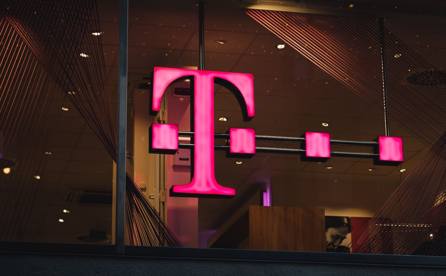 Хакеры похитили данные десятков миллионов абонентов <i>T-Mobile</i>