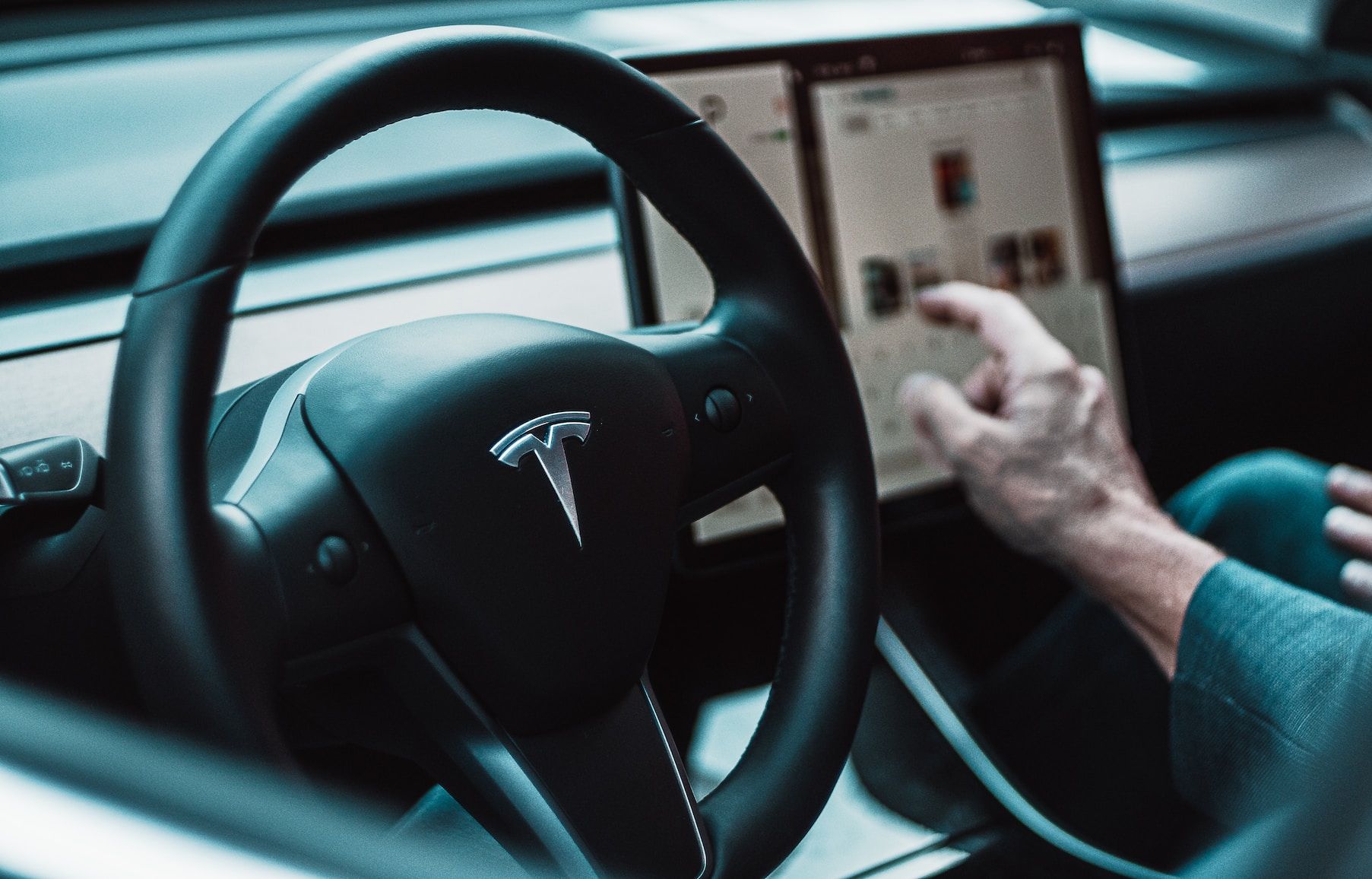 В <i>Tesla </i>нашли секретный «режим Илона»