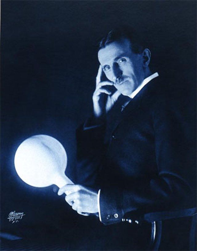 Никола Тесла, таинственный гений и симпатичный человек. Wikimedia Commons