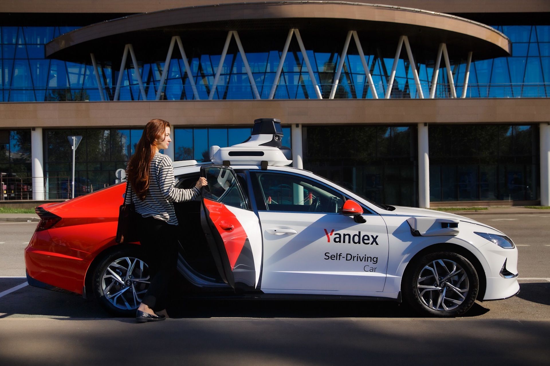 «Яндекс» начал испытывать автономное такси без водителя
