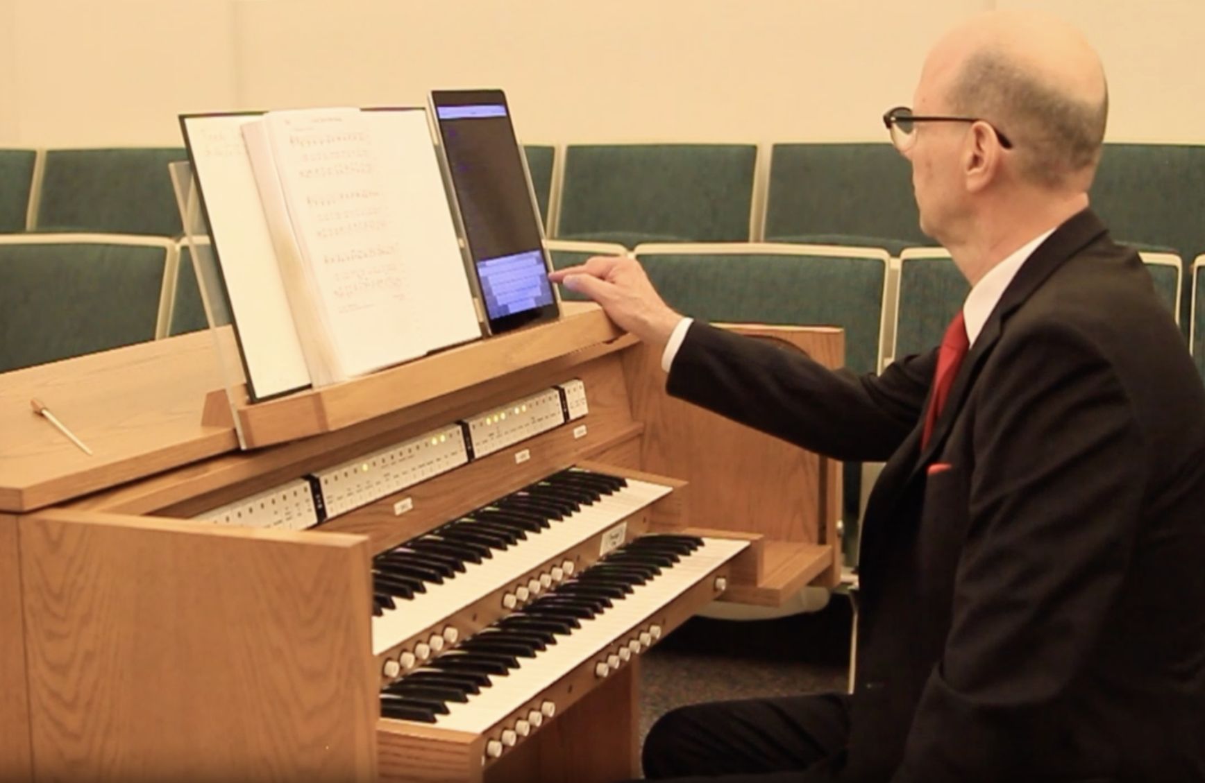 <i>Raspberry </i><i>Pi </i>научили играть на церковном органе