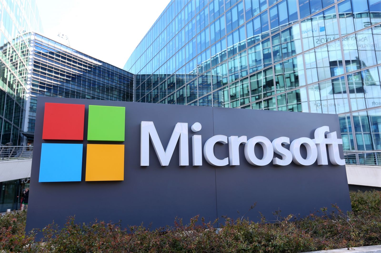 <i>Microsoft </i>отдает рынок пиратам