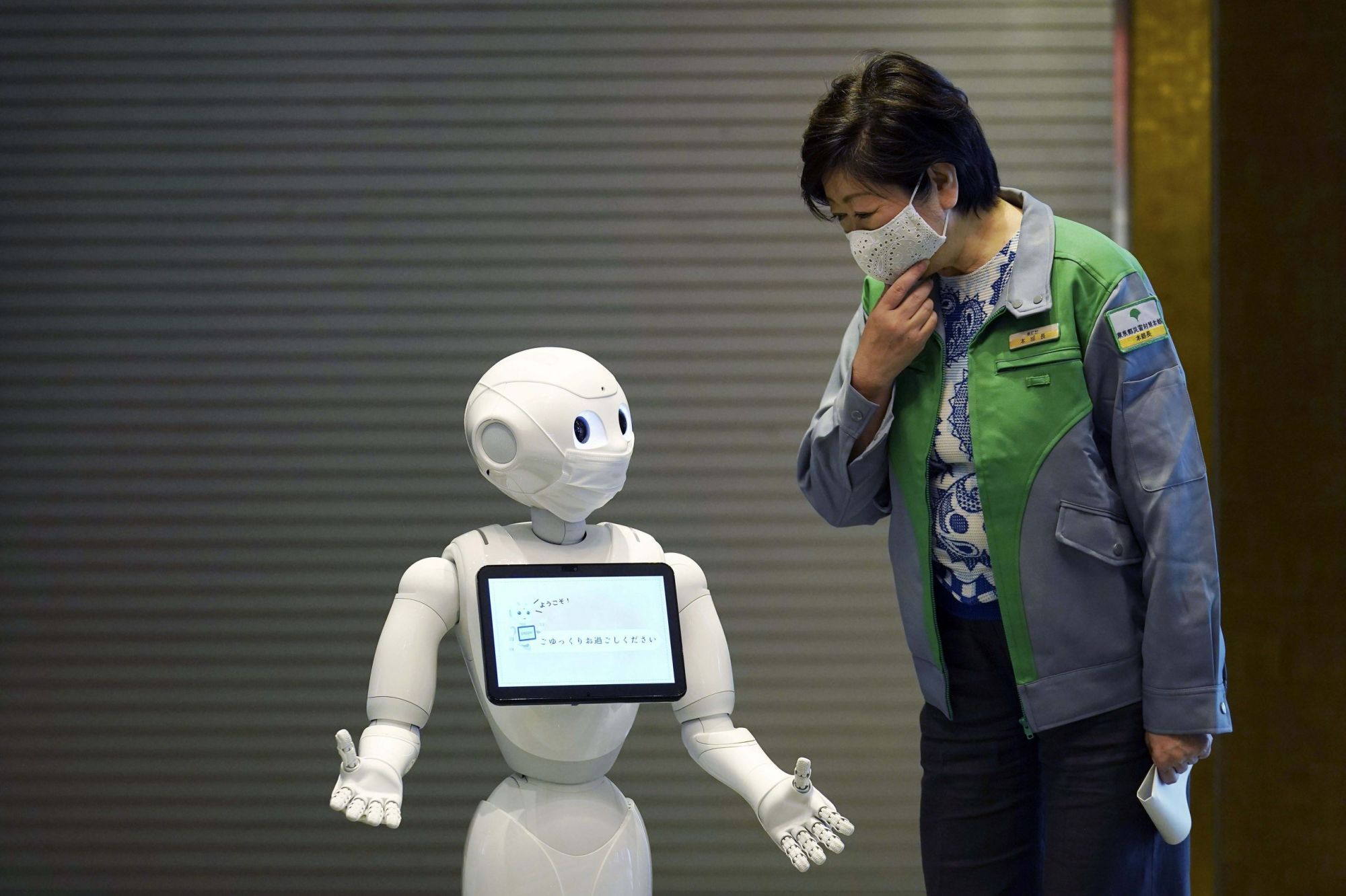 Японским школьникам разрешили посылать в школу роботов