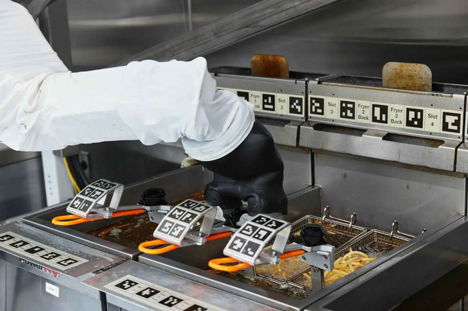 Первая в мире роботизированная бургерная готова к открытию