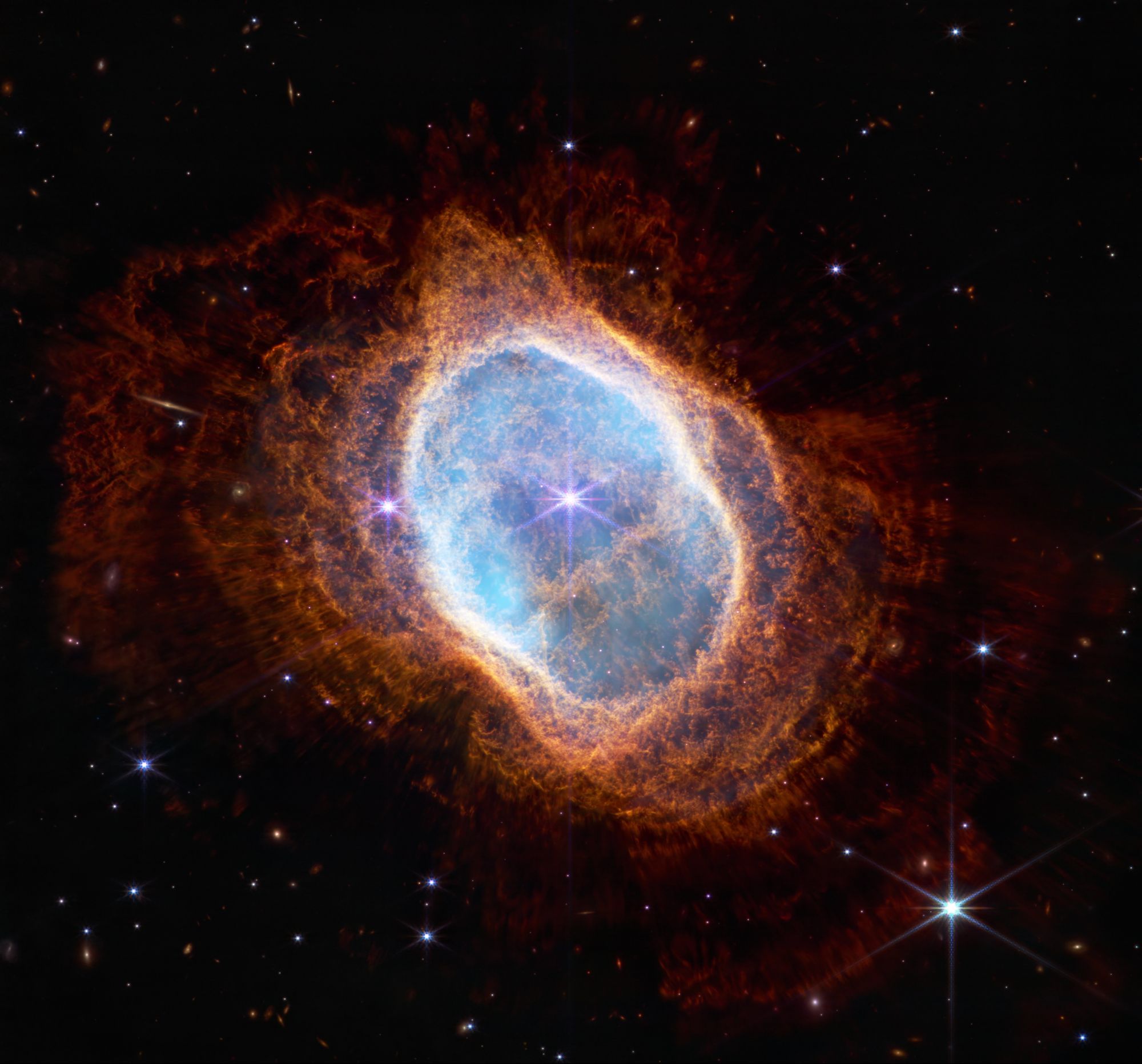 Туманность NGC 3132, или Южное кольцо.Последние главы жизни звезды, снятые инфракрасной камерой телескопа «Джеймс Уэбб»