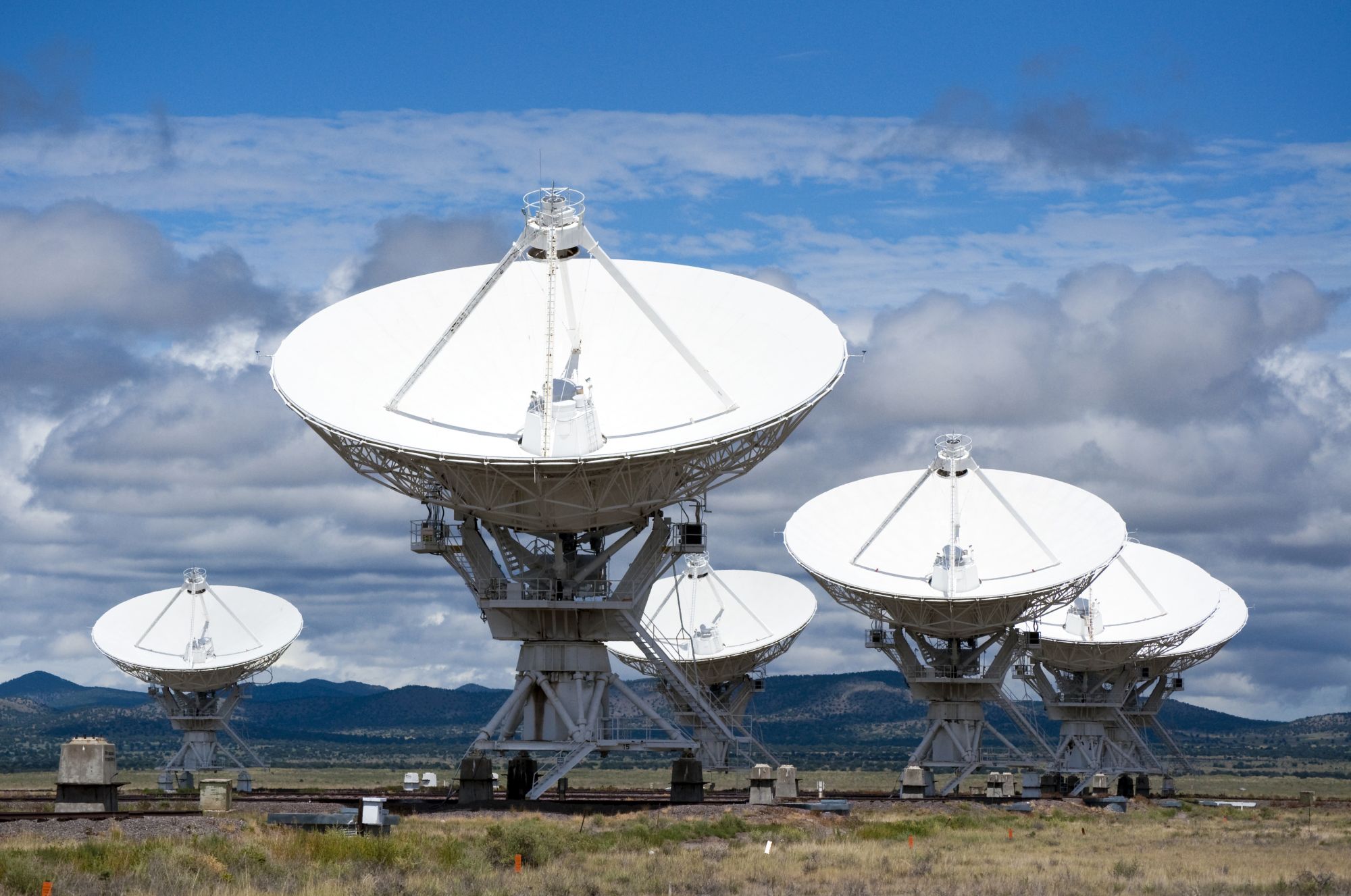 27 радиотелескопов Very Large Array способны заменить одну антенну-тарелку диаметром 36 км
