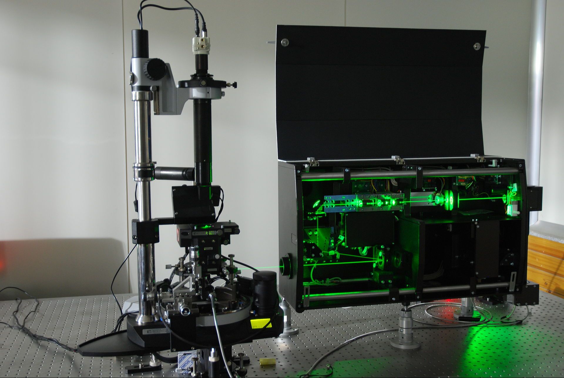 Лабораторный макет лазерного микроскопа