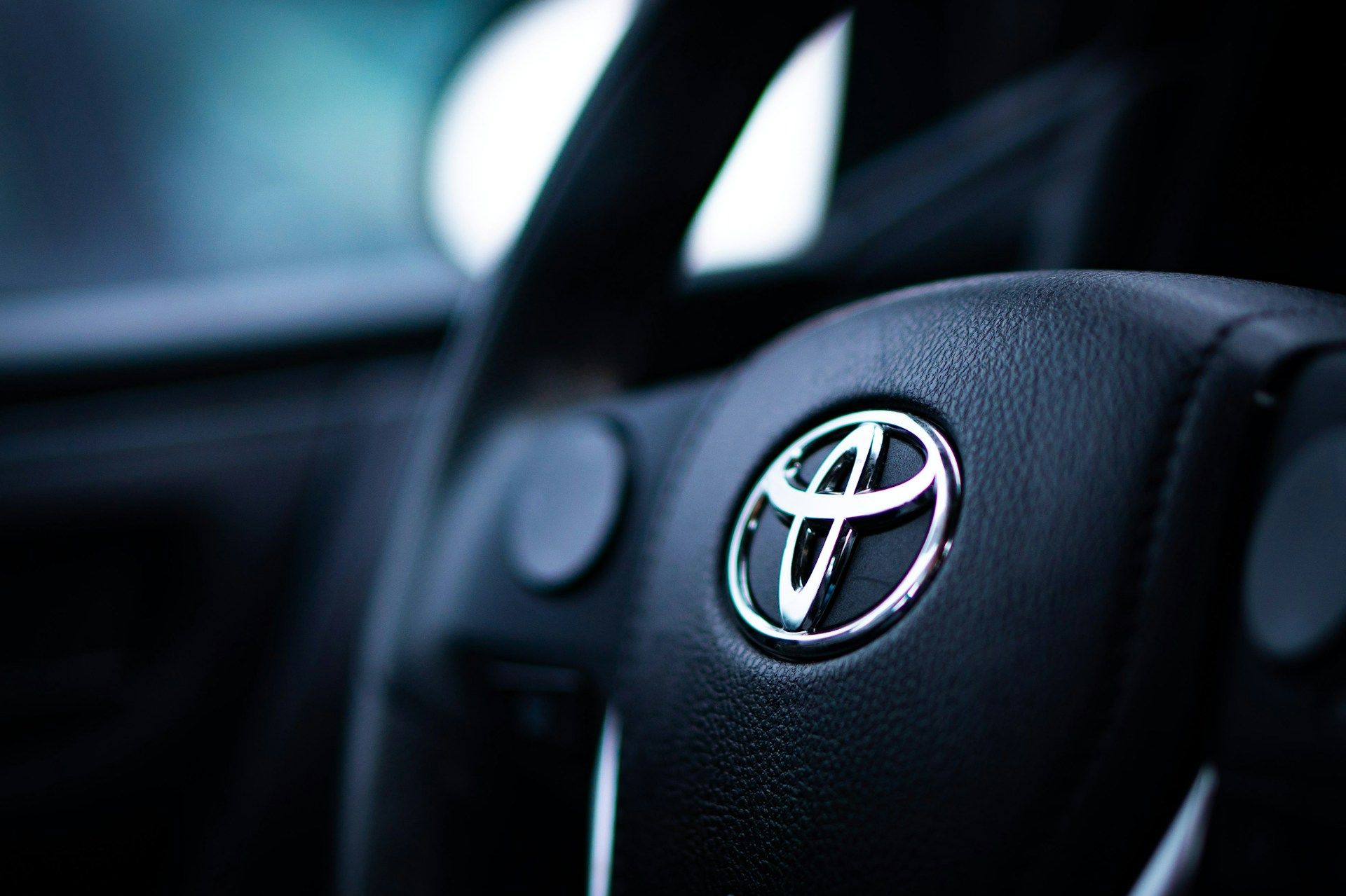 <i>Toyota </i>оценила перспективы электрокаров лишь в <i>30</i>% рынка