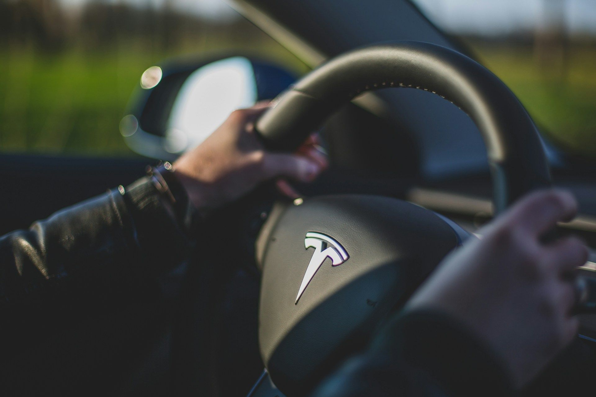 <i>Tesla </i>ввела пробный месяц для покупателей автопилота