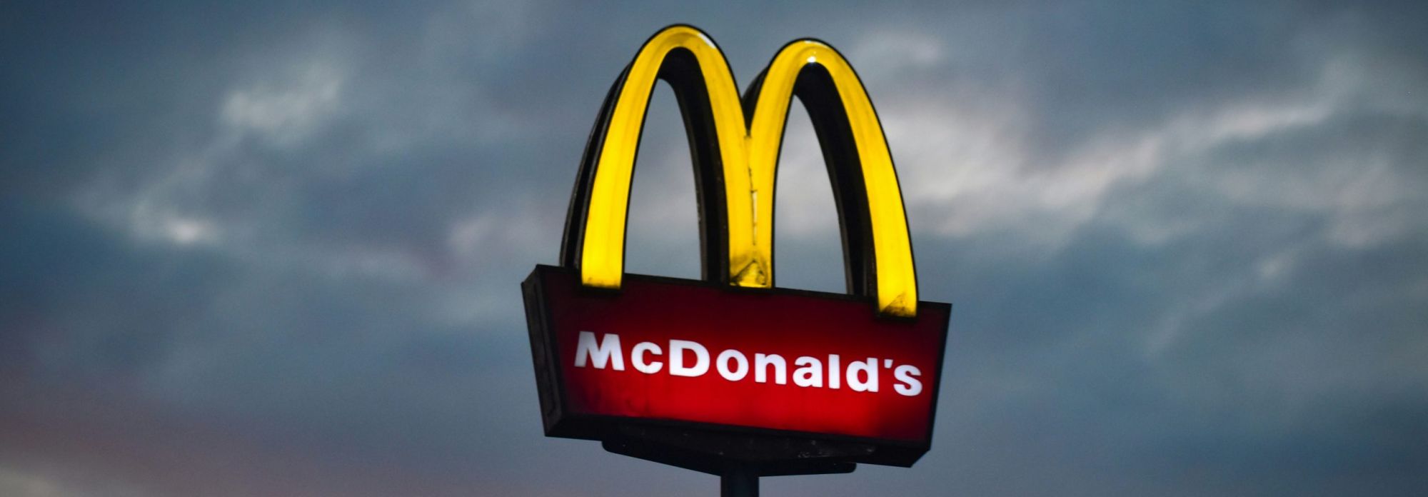 <i>McDonald</i>'<i>s </i>«уволил» ИИ для приема заказов 